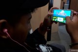 Benarkah cahaya biru smartphone sebabkan kebutaan?