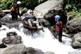 WISATA TUBING SUNGAI CIPELANG SUKABUMI