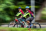 Pesepeda perserta fun bike melintas saat menuju garis finish kawasan stadion Perta Arun Gas PAG) , Lhokseumawe, Aceh, Sabtu (16/3/2019). Kegiatan fun bike dan adventure sepeda gunung “Gowes Bareng Perta Arun Gas” yang diikuti 2000 lebih pesepeda dari berbagai komunitas olahraga sepeda di Aceh dan Medan itu dalam rangka memeriahkan HUT Ke-6 PAG di Aceh. (Antara Aceh/Rahmad)