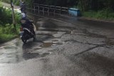 Belum lama diresmikan Jalan Banjarharjo-Ngemplak rusak