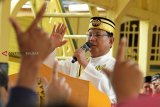 Calon Presiden nomor urut 02 Prabowo Subianto berpidato di depan pendukungnya di Istana Kesultanan Kadriah Pontianak, Kalimantan Barat, Minggu (17/3/2019). Dalam kesempatan tersebut Prabowo Subianto menerima penganugerahan gelar kehormatan Datok Sri Setia Negara dari Kesultanan Kadriah Pontianak. ANTARA FOTO/HS Putra/jhw