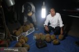 Jokowi borong durian dari penjual pinggir jalan di Dumai