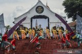 Sanggar Padepokan Seni Budaya Rengganis mementaskan tari kolosal kerajaan Galuh pada pagelaran budaya 