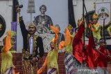 Sanggar Padepokan Seni Budaya Rengganis mementaskan tari kolosal kerajaan Galuh pada pagelaran budaya 