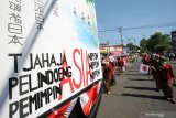 Peserta melakukan aksi teatrikal saat mengikuti Karnaval Budaya di Kota Blitar, Jawa Timur, Senin (1/4/2019). Selain dalam rangka memperingati Hari Jadi Kota Blitar ke-113, karnaval yang mengusung tema mengenai budaya dan sejarah  kemerdekaan indonesia mulai era kerajaan Majapahit hingga masa penjajahan belanda dan pemberontakan Tentara PETA (Pembela Tanah Air) pada era pendudukan Jepang tersebut bertujuan untuk memupuk rasa nasionalisme dan kebangsaan melalui pendekatan sejarah dan budaya. Antara Jatim/Irfan Anshori/zk.