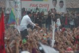 Jokowi basah kuyup di Tegal