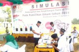 Simulasi pemilihan dan pemungutan surat suara oleh KPU Waykanan