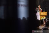 Ketua Dewan Pembina MMD Inititive dan Ketua Gerakan Suluh Kebangsaan Mohammad Mahfud MD menyampaikan pidato pembuka saat Diskusi Kebangsaan, Milenial dan Pertisipasi Politik di Universitas Katolik Parahyang, Bandung, Jawa Barat, Kamis (11/4/2019). Diskusi kebangsaan tersebut membedah peran vital dan sikap politik generasi milenial yg hidup di era digital, khususnya menjelang Pemilu 2019. ANTARA JABAR/M Agung Rajasa/agr