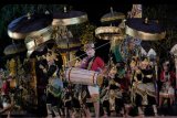 Peserta menampilkan kesenian Beleganjur atau gamelan khas Bali dalam pembukaan Parade Baleganjur di Panggung Terbuka Lapangan Puputan Badung, Denpasar, Bali, Sabtu (13/4/2019). Kegiatan seni budaya tersebut untuk memperingati peristiwa sejarah serangan umum Kota Denpasar ke-73 yaitu kisah heroik para pahlawan mempertahankan kemerdekaan RI. ANTARA FOTO/Nyoman Hendra Wibowo/nym.