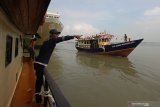 PENYERAHAN KAPAL PELAYARAN RAKYAT. Kapal Motor (KM) Banawa Nusantara bersiap sandar di Dermaga Jamrud Utara, Pelabuhan Tanjung Perak, Surabaya, Jawa Timur, Senin (15/4/2019). Kementerian Perhubungan menyerahkan 12 unit kapal pelayaran rakyat ke sejumlah daerah dengan tujuan untuk mempermudah konektivitas penumpang dan barang yang pada akhirnya bisa meningkatkan efisiensi. Antara Jatim/Didik Suhartono/zk.