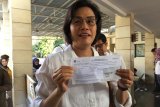Sri Mulyani coblos pilihan Pemilu di TPS 77 Bintaro