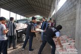 ACT-MRI bagikan 330 paket beras di TPA Jatibarang Semarang