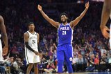 Meski cedera lutut  Joel Embiid ngotot bermain