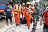 Rescuers find a body in Central Sulawesi
