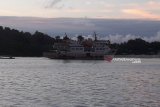 Kapal Sabuk Nusantara kandas di pesisir Pantai Ponelo