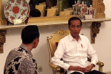 AHY bincang-bincang dengan Jokowi di ruang kerjanya