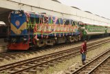 Kereta api buatan Indonesia berjaya di Banglandesh