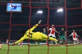 Gol hatrik Moura singkirkan Ajax di semifinal Liga Champions