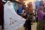 Mukena dan Baju Muslim jadi incaran di Pasar Raya Padang