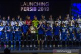 Tim Persib Bandung memperkenalkan diri serta seragam baru pada acara Launching Tim Persib 2019 di Hotel Savoy Homann Bandung, Jawa Barat, Sabtu (11/5/2019). Persib Bandung yang saat ini dilatih oleh Robert Rene Alberts memperkenalkan satu seragam kandang dan dua seragam tandang serta 31 pemain dalam tim yang akan menjalani laga pada liga 1 2019. ANTARA JABAR/Novrian Arbi/agr