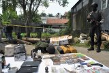 Tim Densus 88 ringkus lima orang terduga teroris di Jabar