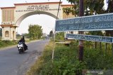 Suasana kawasan di sekitar Pondok Pesantren Al Fatah Temboro dengan sebutan Kampung Madinah di  Kabupaten Magetan, Jawa Timur, Kamis (16/5/2019). Banyak orang menyebut kawasan tersebut sebagai Kampung Madinah karena seluruh warga penghuni dan pengunjungnya berbusana muslim seperti di Madinah. Antara Jatim/Siswowidodo/zk.