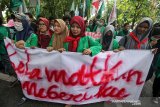 Seribuan demonstran gabungan Himpunan Mahasiswa Islam (HMI) dan Ormawa kampus berorasi didepan gedung DPRK Aceh Utara saat menggelar aksi “Selamatkan Indonesia” di Lhokseumawe, Aceh, Kamis (23/5/2019). Para demontran mengecam keras tindak kekerasan yang terjadi dalam aksi 22 Mei di Jakarta dan mendesak pemerintah menegakkan supermasi hukum untuk menyelamatkan Indonesia. (Antara Aceh/Rahmad)