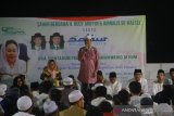 Mantan Gubernur Kalsel Rudy Ariffin memberikan sambutan kepada insan pers saat sahur bersama di Grand Dafam Hotel Banjarbaru, Kalimantan Selatan, Minggu (26/5/2019) dini hari.Shinta Nuriyah Abdurrahman Wahid (Ibu Gusdur), Mantan Gubernur Kalsel Rudy Ariffin dan Anggota DPR RI Komisi III Fraksi PPP mengadakan silahturrahmi sahur bersama Insan Pers di Kalsel.Foto Antaranews Kalsel/Bayu Pratama S.