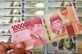 Rupiah akhir pekan menguat