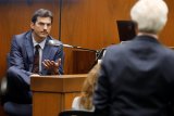 Ashton Kutcher jadi saksi di persidangan kasus pembunuhan
