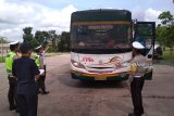 Satlantas Polres OKU cek kelengkapan bus angkutan Lebaran