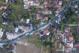 Foto udara antrian kendaraan di Nanjung Jaya, Kabupaten Garut, Jawa Barat, Sabtu (1/6/2019). Kemacetan tersebut disebabkan oleh tingginya volume kendaraan pemudik yang akan menuju ke Jalur Selatan Garut, Tasikmalaya, Ciamis dan Jawa Tengah. ANTARA JABAR/M Agung Rajasa/agr
