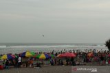 Pantai Parangtritis DIY dipadati pengunjung saat liburan Lebaran