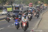 Kendaraan pemudik yang menuju ke Jakarta memadati jalur Pantura Lohbener, Indramayu, Jawa Barat, Senin (10/6/2019). Memasuki H+5 Lebaran, arus balik kendaraan dari arah Jateng menuju Jakarta masih terpantau padat. ANTARA JABAR/Dedhez Anggara/agr