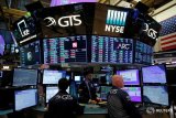 Wall Street menguat ditengah harapan perdagangan dan data beragam