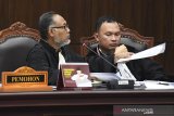 Hakim MK ancam usir Bambang Widjojanto dari ruang sidang karena ini