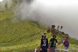 Lima jalur pendakian Merbabu mulai dibuka Jumat