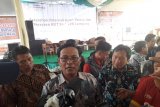 Sertifikat NKV diberikan kepada  enam peternak ayam Lampung