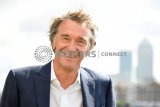 Miliarder Inggris Jim Ratcliffe siap beli Manchester United