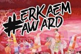 Perupa I Wayan Pengsong dapatkan penghargaan 