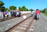 Mondar mandir sekitar rel Seorang kakek di Cirebon tertabrak kereta