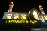 Suasana Masjid Agung Al Falah di Batulicin, Kabupaten Tanah Bumbu, Kalimantan Selatan, Jumat (28/6/2019).Kabupaten Tanah Bumbu memiliki potensi di sektor pariwisata yang dapat menarik wisatawan baik domestik maupun mancanegara.Foto Antaranews Kalsel/Bayu Pratama S.