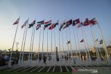 Sejumlah duta besar dan delegasi negara anggota KAA berkeliling Taman Asia Afrika di Kiara Artha Park, Bandung, Jawa Barat, Sabtu (29/6/2019). Taman Asia Afrika menjadi salah satu destinasi yang disambangi oleh para duta besar dalam rangkaian kunjungan wisata mereka ke Kota Bandung sebagai lokasi dilaksanakannya Konferensi Asia Afrika. ANTARA JABAR/Raisan Al Farisi/agr