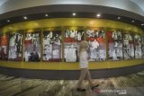 Pengunjung menyaksikan penggalan sejarah di Museum Konferensi Asia Afrika, Bandung, Jawa Barat, Jumat (5/7/2019). Untuk pertama kalinya pemerintah melalui Kementerian Pendidikan dan Kebudayaan mengucurkan dana alokasi khusus (DAK) untuk museum dan taman budaya senilai Rp 129 miliar yang dialokasikan untuk 111 museum yang tersebar di seluruh Indonesia. ANTARA JABAR/Raisan Al Farisi/agr