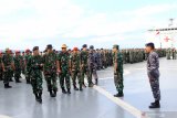 Pasukan TNI-AL  melaksanakan apel kesiapan pasukan di Dermaga Ujung Koarmada II Surabaya, Jawa Timur, Kamis (11/7/2019). Sejumlah unsur dan 8.493 Pasukan TNI-AL yang terlibat dalam latihan Armada Jaya XXXVII, mulai bergerak menuju daerah latihan di Pantai Banongan, Situbondo, Jawa Timur. Antara Jatim/Budi Candra Setya/zk.