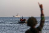 Pasukan TNI AL Korps Marinir melakukan pendaratan di Pantai Banongan, Situbondo, Jawa Timur, Sabtu (13/7/2019). Pada Latihan puncak Armada Jaya XXXVII, Pasukan TNI AL melakukan pendaratan menggunakan Tank Amfibi, dengan membawa unsur pasukan dan peralatan tempur. Antara Jatim/Budi Candra Setya/zk