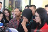 Baiq Nuril bacakan surat permintaan amnesti kepada Presiden