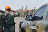 Prajurit TNI AU mengikuti Apel Kesiapan Latihan Manuver Lapangan Angkasa Yudha Tahun 2019 di Lanud Iswahjudi, Magetan, Jawa Timur, Senin (15/7/2019). Latihan yang melibatkan 2.400 personel, 18 Skadron Udara dan 67 pesawat terdiri pesawat tempur, helikopter dan pesawat angkut dimaksudkan untuk menguji kemampuan TNI AU dalam melaksanakan tugas yang diberikan negara. Antara Jatim/Siswowidodo/zk.