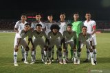 Pemain Timnas Indonesia U-19 berpose sebelum laga uji coba melawan tim Deltras Sidoarjo di Stadion Gelora Delta Sidoarjo, Jawa Timur, Sabtu (20/7/2019). Timnas Indonesia U-19 mengalahkan Deltras Sidoarjo dengan skor akhir 1-0. Antara Jatim/Moch Asim/zk.