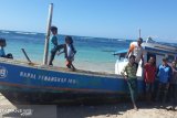 Kapal ikan tanpa awak terdampar di Pulau Sabu